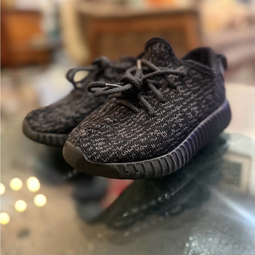 adidas Yeezy 350 - Little Kid LK Youth 13.5 - Pirate Black - Picture 12 of 16